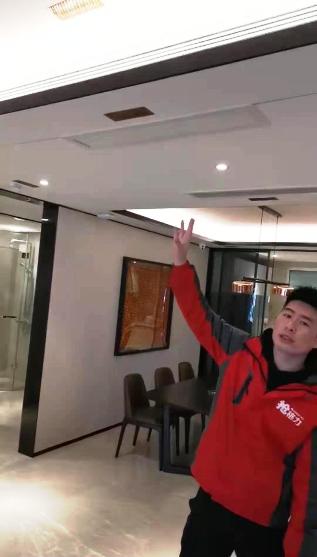 在沈阳格力董明珠店格力家用中央空调样板间中为您讲解什么是家用中央空调