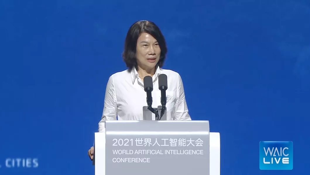 2021世界人工智能大会|董明珠:传统企业只有和互联网完美结合,才能实现真正数字化时代