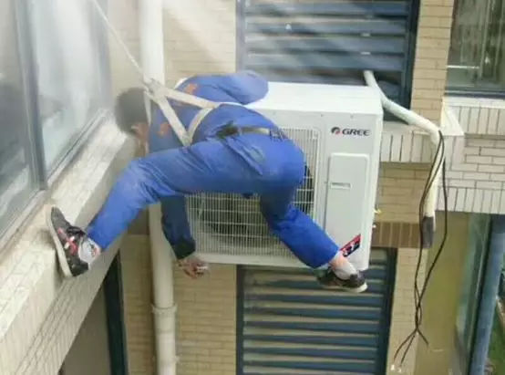 由于邻居家的分体空调外机安装位置不对,邻居成仇家