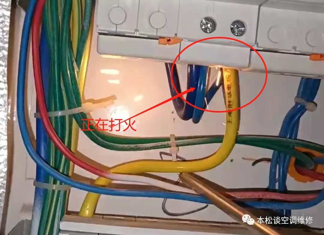 都属中央空调空调,商用多联机和家用多联机电源引起的故障维修方法不同